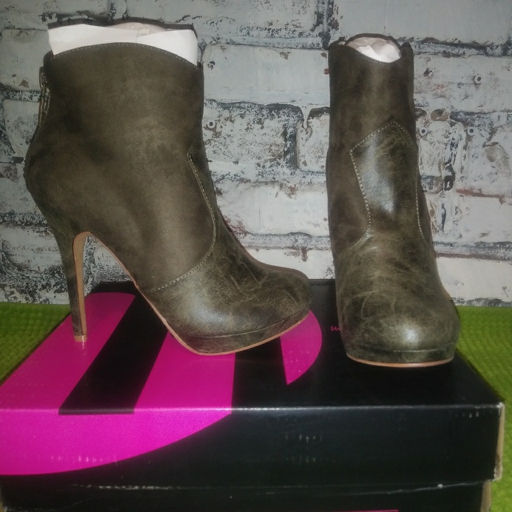 Michael Antonio boots